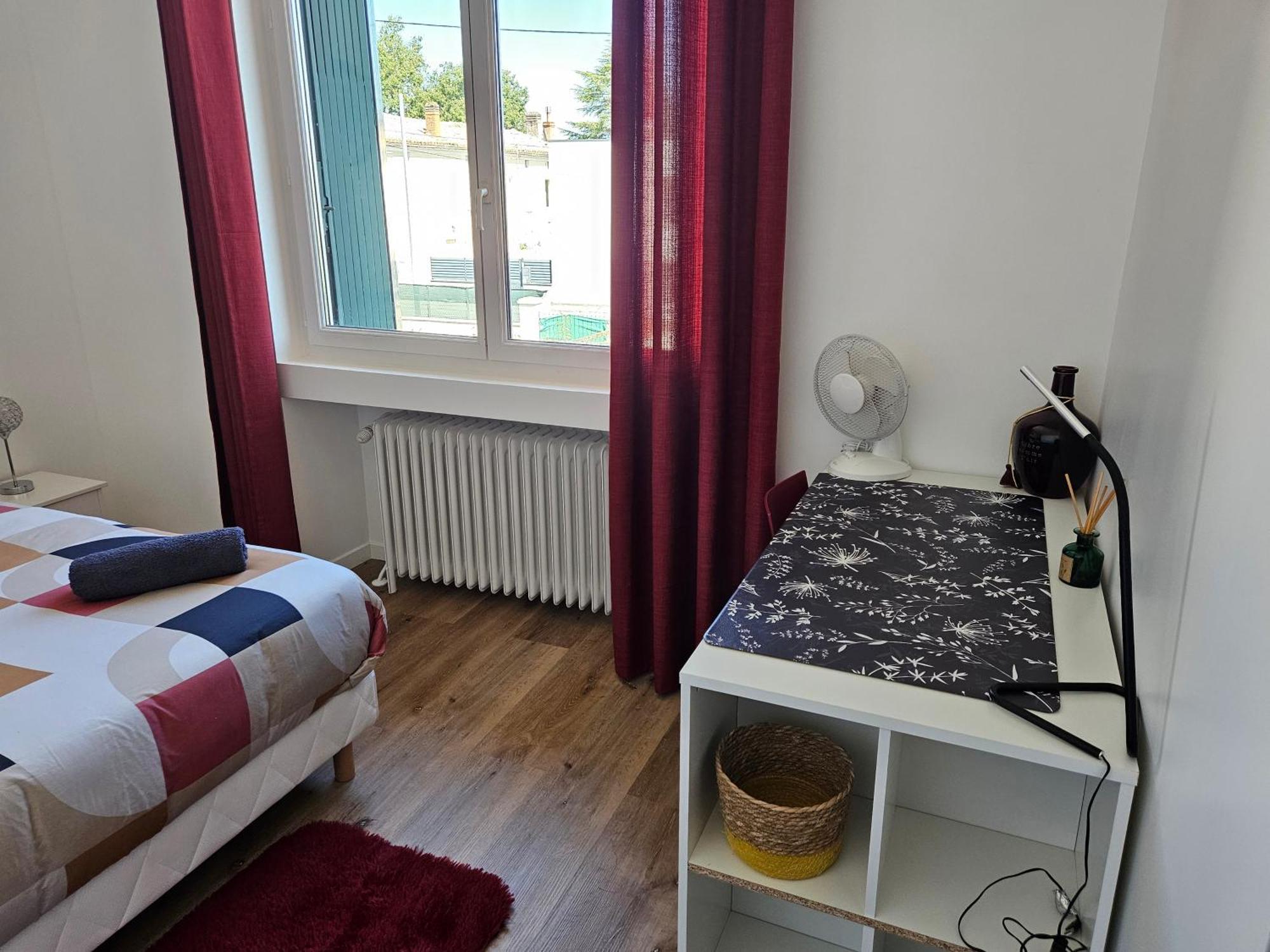 Maison Spacieuse Privatisee Ou A La Chambre - Places De Parking Saint-Michel  Buitenkant foto