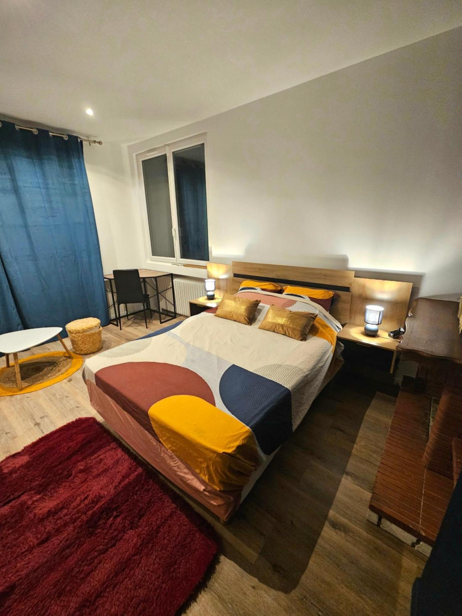 Maison Spacieuse Privatisee Ou A La Chambre - Places De Parking Saint-Michel  Buitenkant foto