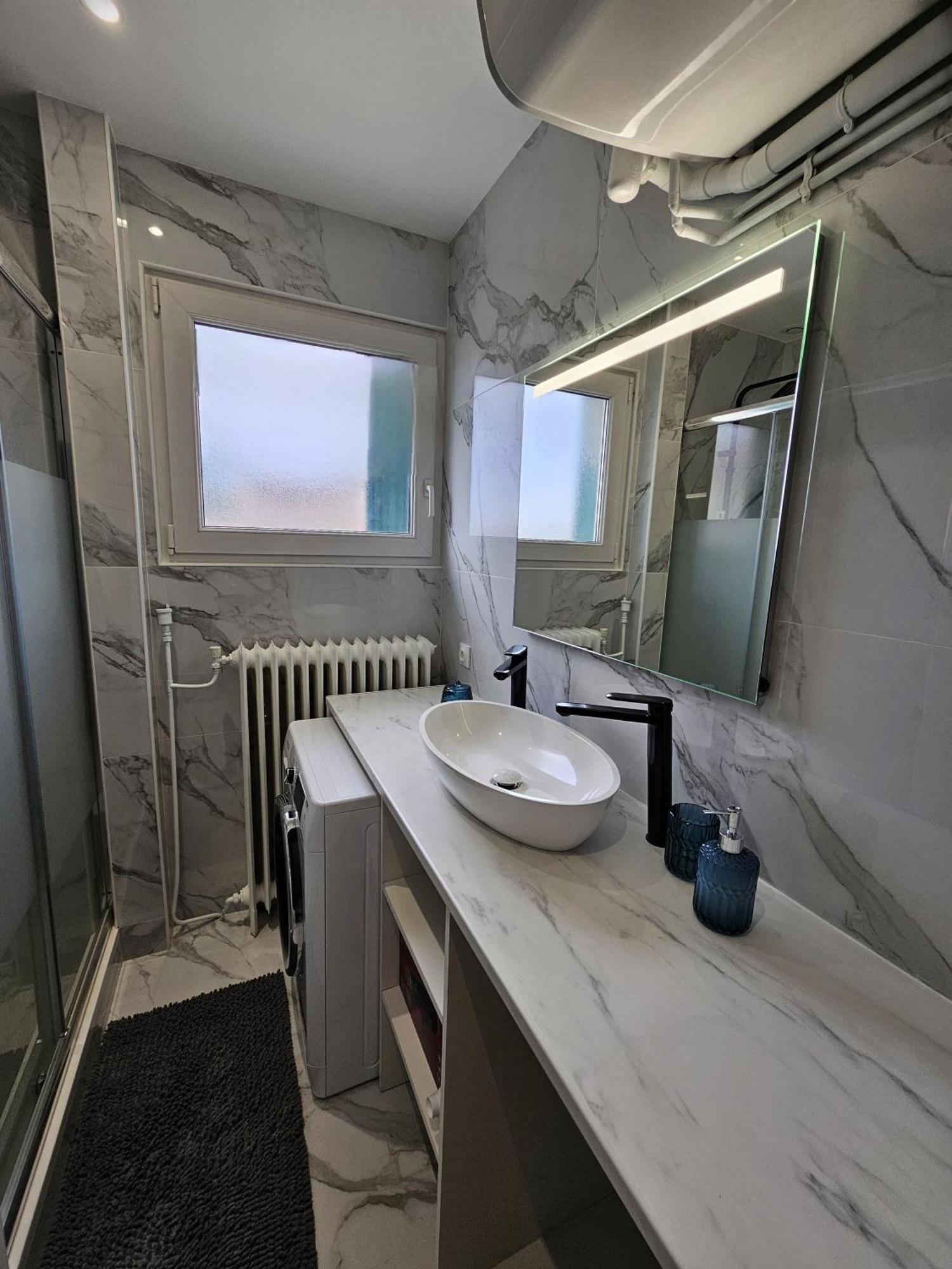 Maison Spacieuse Privatisee Ou A La Chambre - Places De Parking Saint-Michel  Buitenkant foto